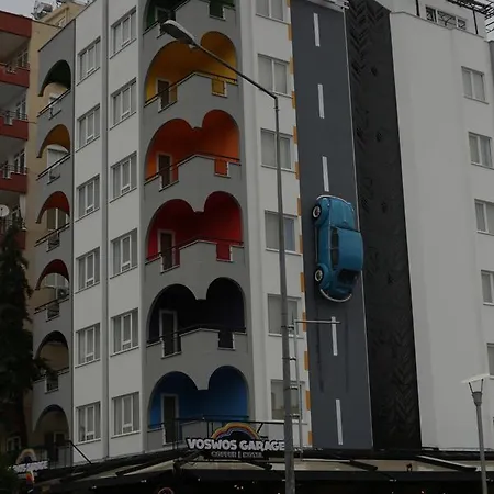 Voswos Garage Coffee Hotel